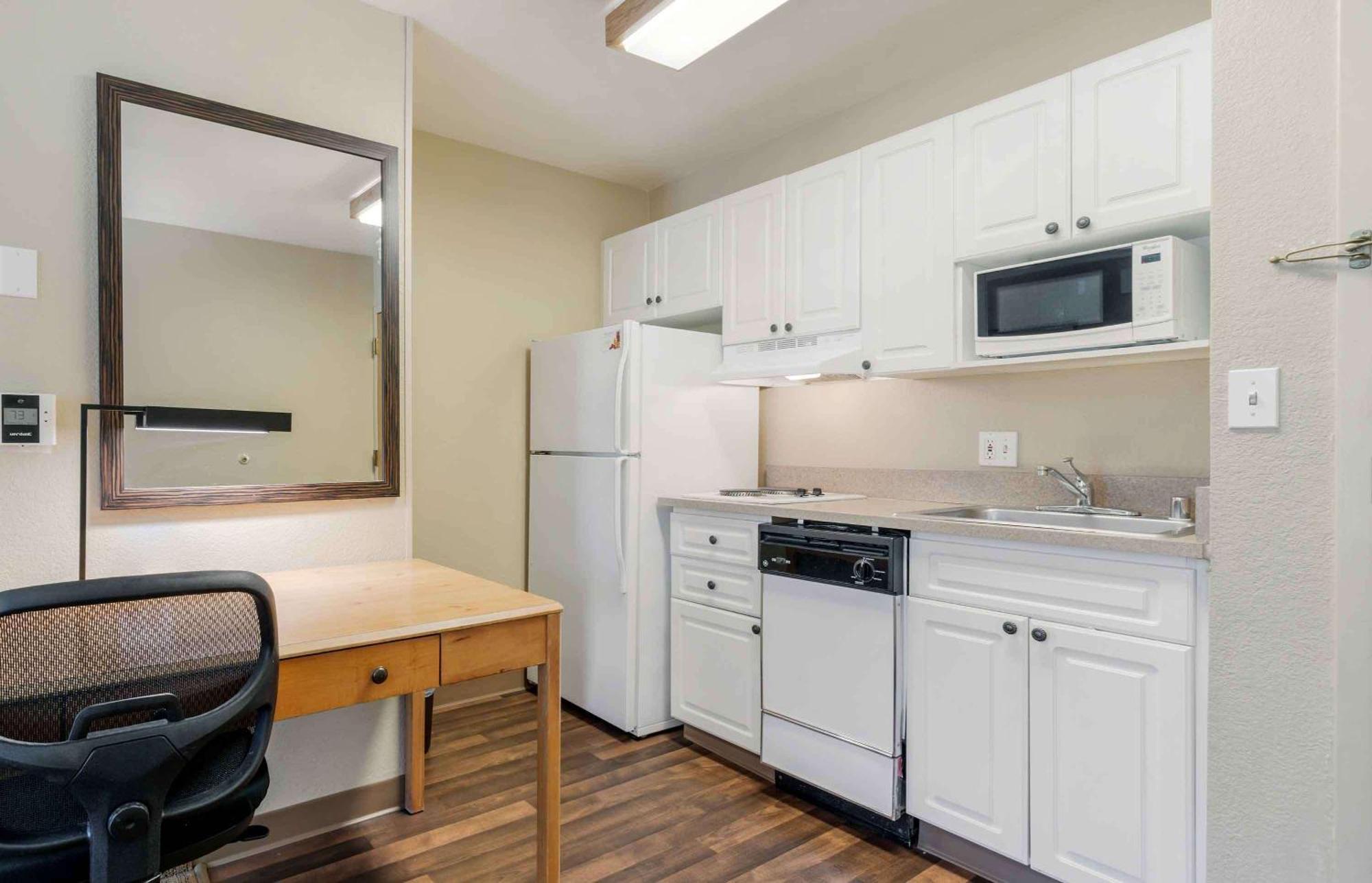 Extended Stay America Select Suites - Atlanta - Perimeter - Peachtree Данвуді Екстер'єр фото